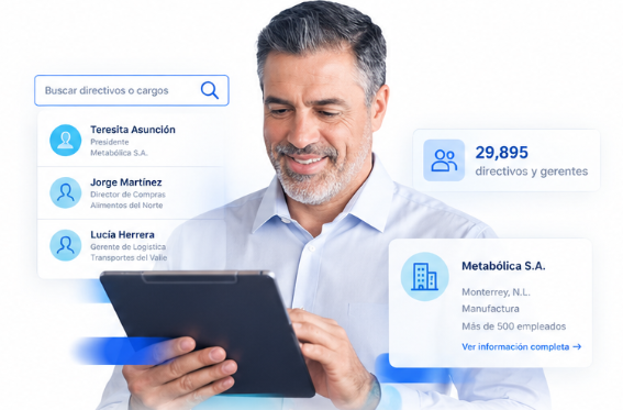 Directivo revisando en su tablet una lista de directivos y cargos